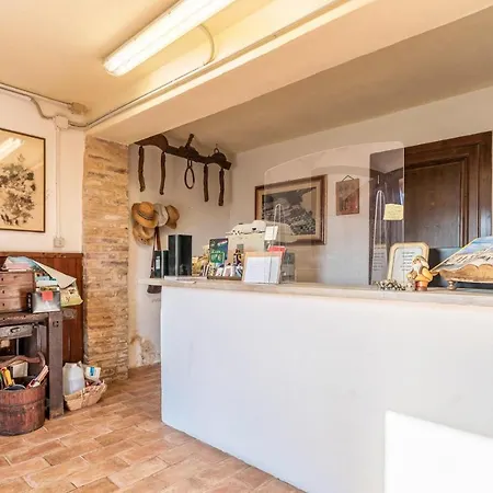 Amazing In San Giovanni With Kitchen Montefiore dell'Aso