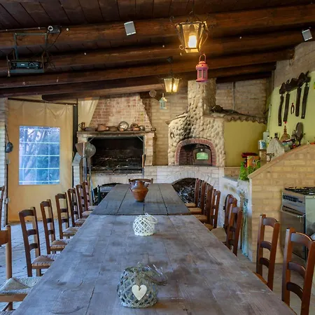 Amazing In San Giovanni With Kitchen Holiday home Montefiore dell'Aso